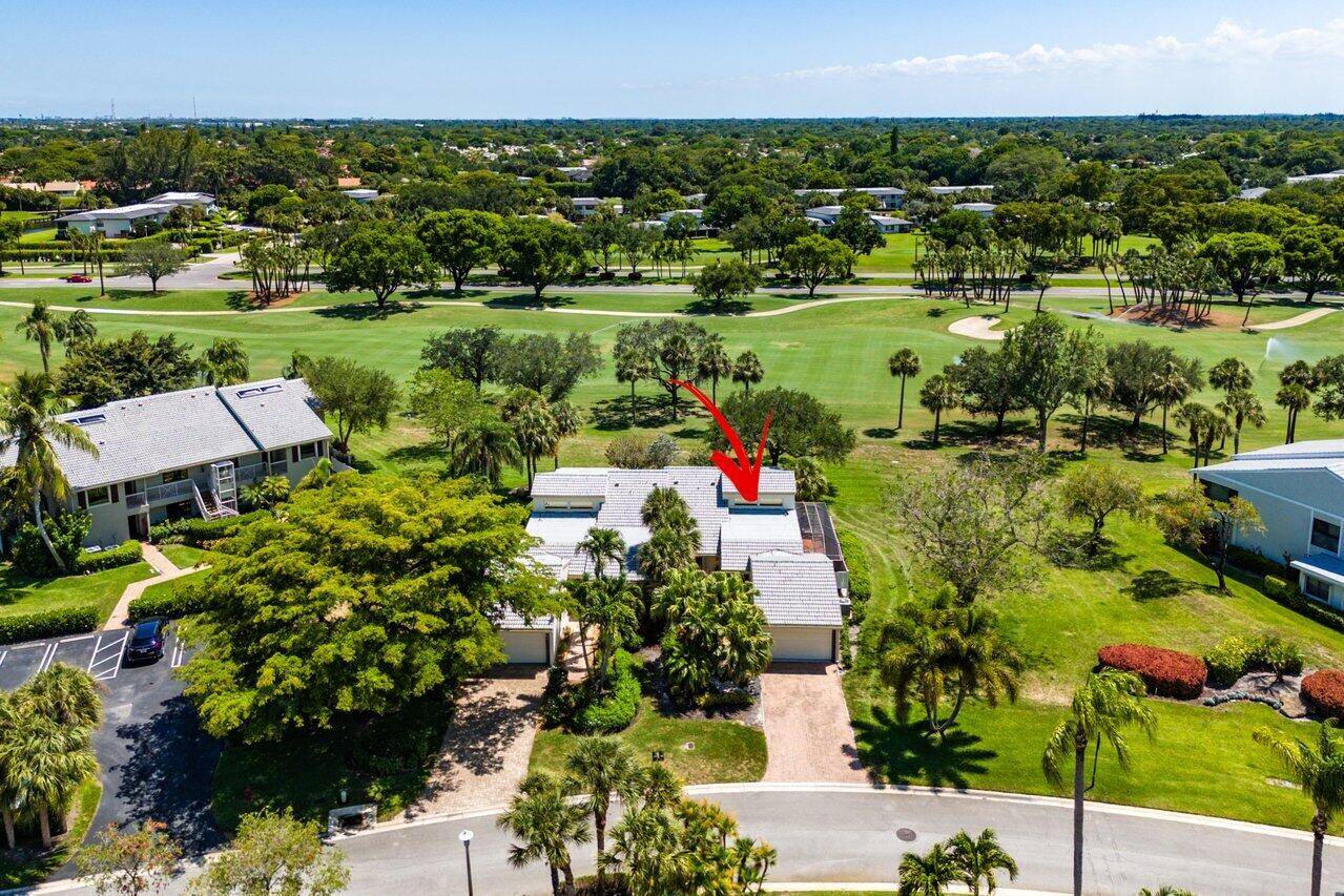 Sun filled 2 bedroom villa with views of the golf course, located just steps away from the community pool in Eastgate at Hunters Run Country Club.