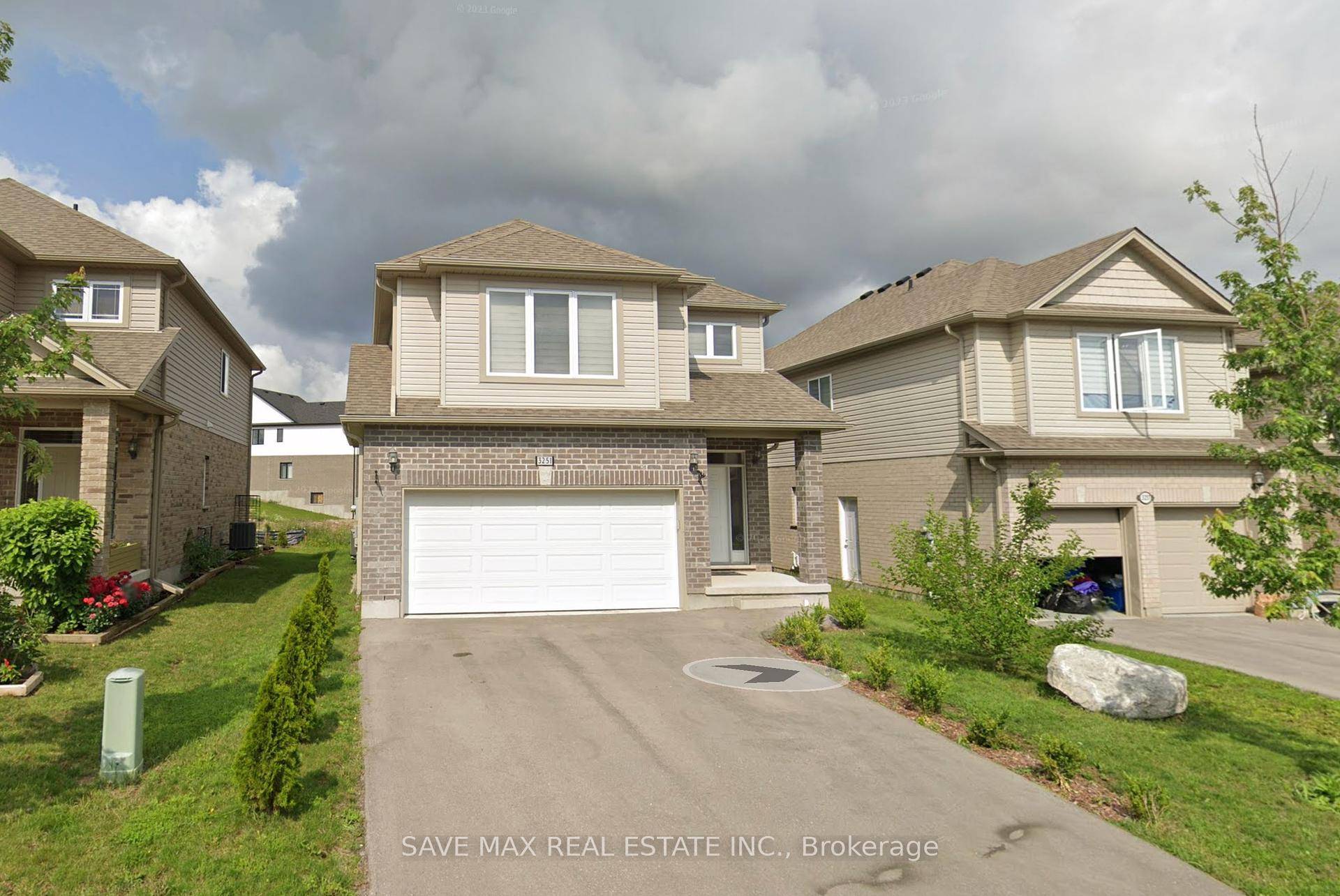 Welcome to this beautifully maintained detached home offering a perfect blend of modern design and comfortable living.
