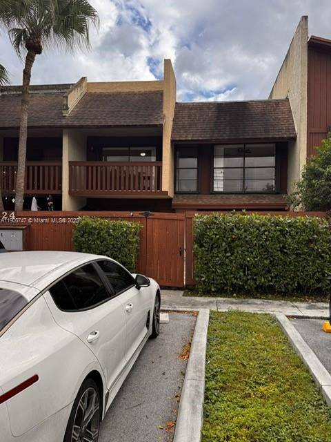 Beautiful Townhome in Prime Miami Location !