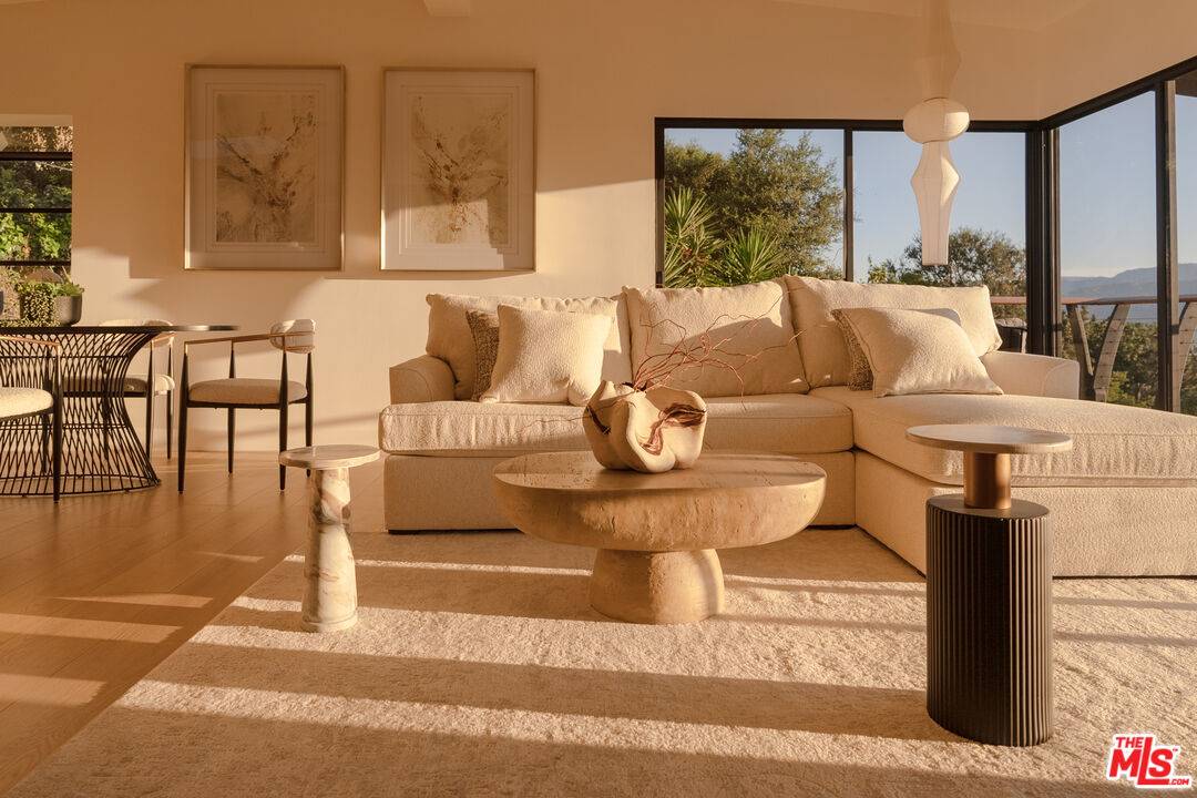 7802   Torreyson Dr 4BR Hollywood Hills East La