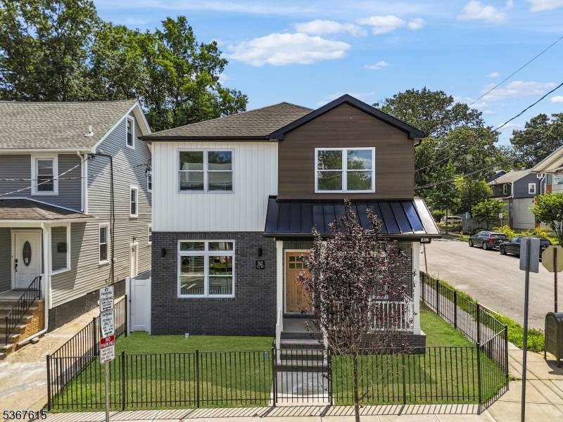Stunning New Construction with 5 Bedrooms, 4 Bathrooms Dream Home !