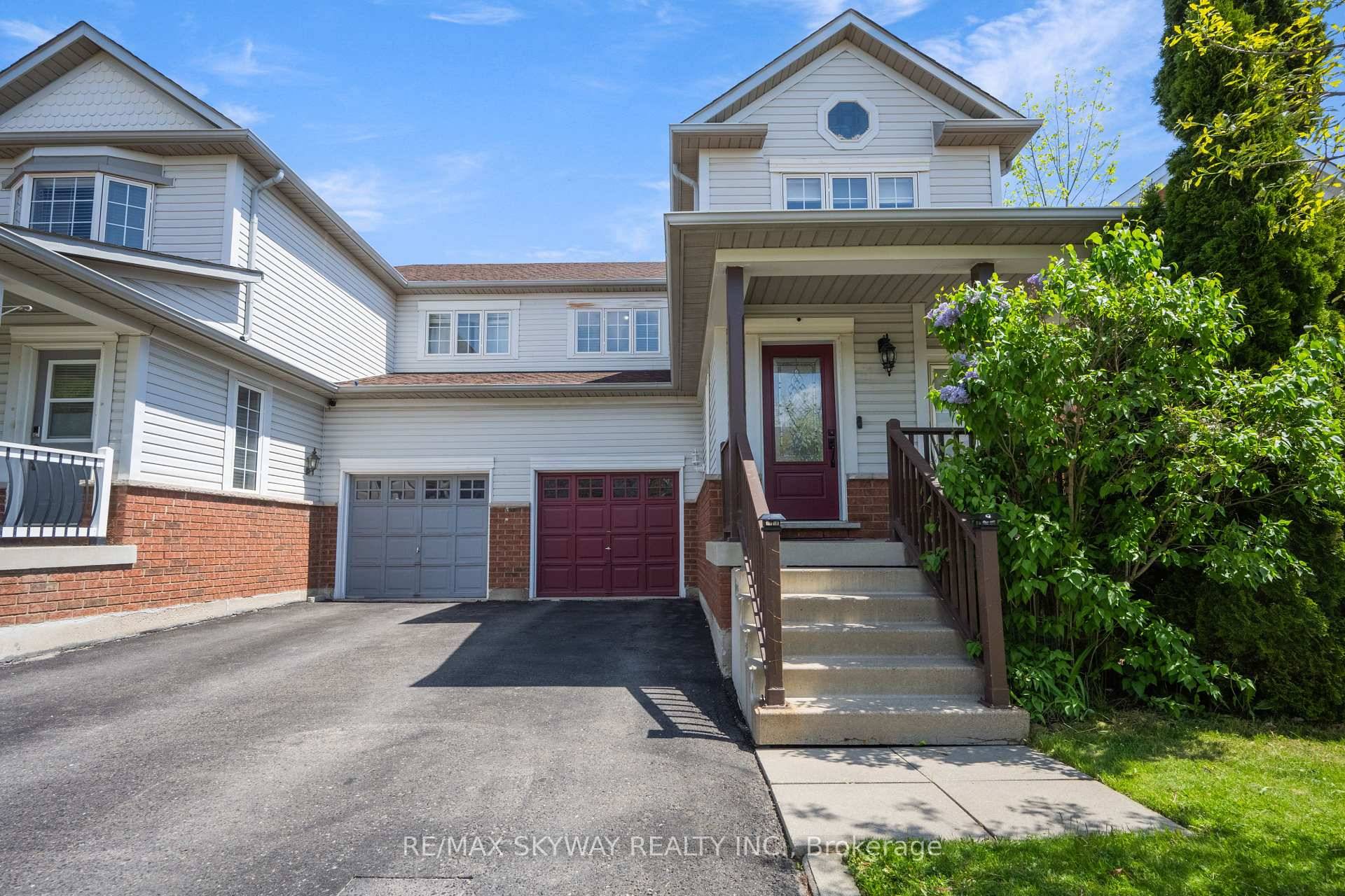 Welcome to this stunning semi detached home in a desirable family neighborhood in Brampton !