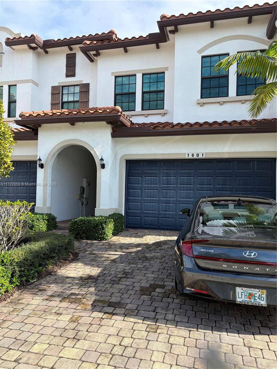 REDUCED FOR QUICK SALE ! Modern Living With Luxurious Features.