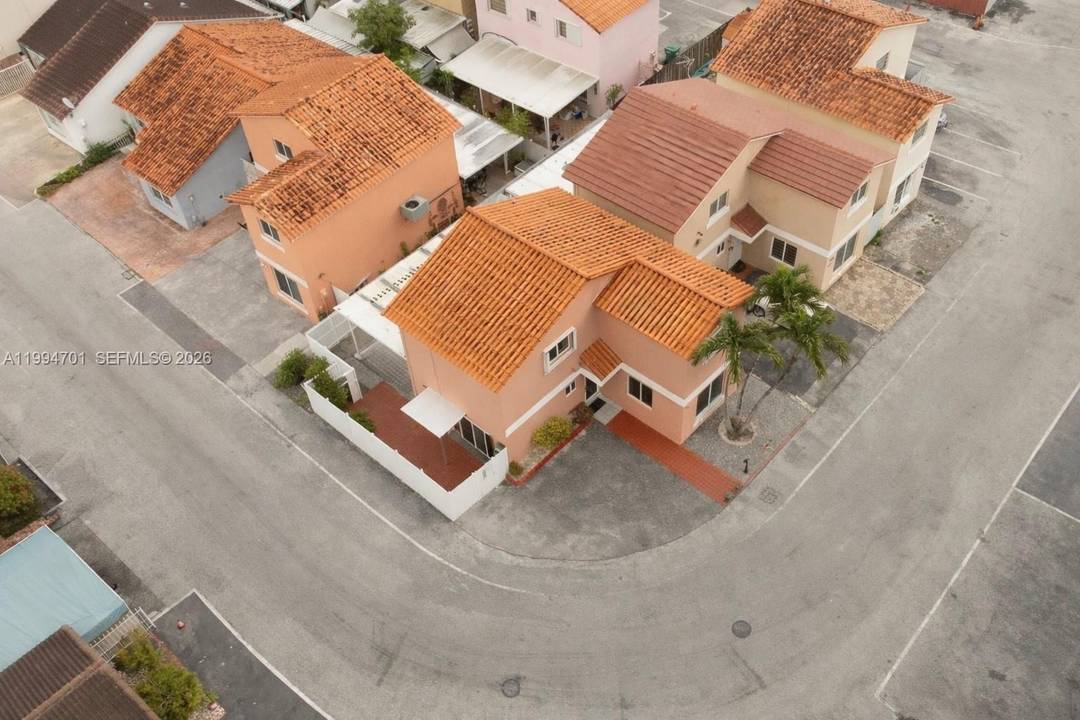 Spacious 3 bedroom, 2. 5 bathroom single family home on a desirable corner lot in the City of Sweetwater.