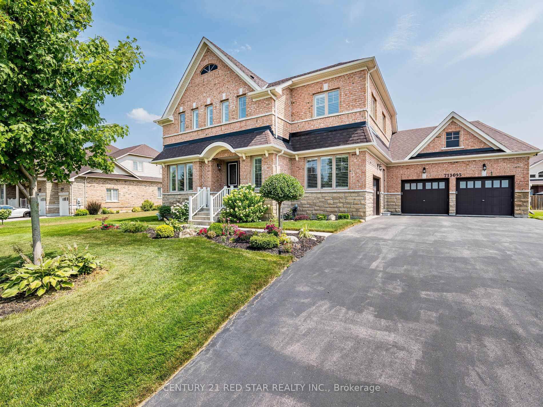 Only A Selected Few Homes In This Neighbourhood Were Part Of Brookfield's Signature Series, This Was One Of Them !