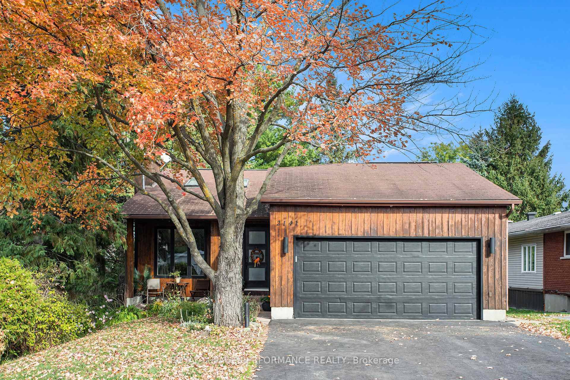 Welcome to this bright and sizeable bungalow located in the heart of Orleans !