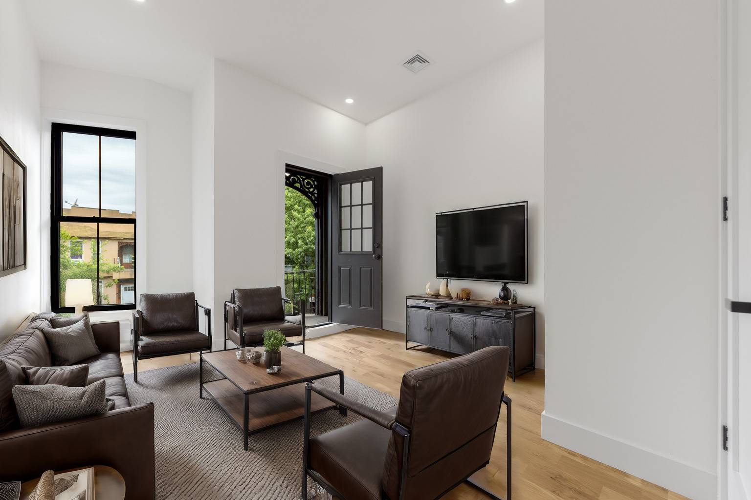 PLEASE CONTACT ME ABOUT OUR PRICING STRUCTURE Welcome to 722 Chauncey Street, 3 !