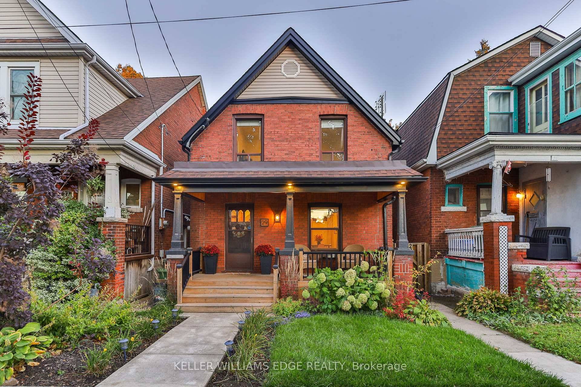 Beautiful 2 storey home, in a family friendly neighborhood on the mountain just steps away from great schools, parks, transportation, Juravinski Hospital and all the shops amp ; amenities on ...