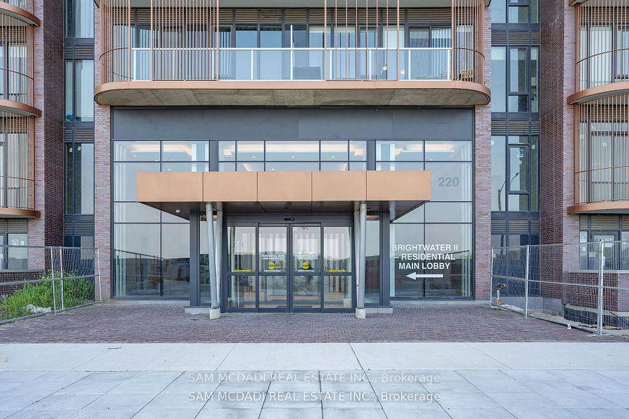 Welcome to this stunning 1 1 bedroom, 2 bathroom unit located in the vibrant and prestigious Port Credit, within the highly desirable Brightwater II development.