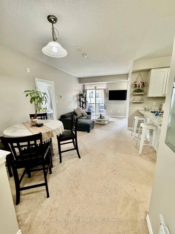 Beautiful 2 bedroom, 2 bathroom townhouse for lease in the sought after River Oaks community.