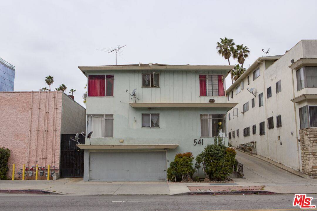 541 S Normandie Ave 8BR La
