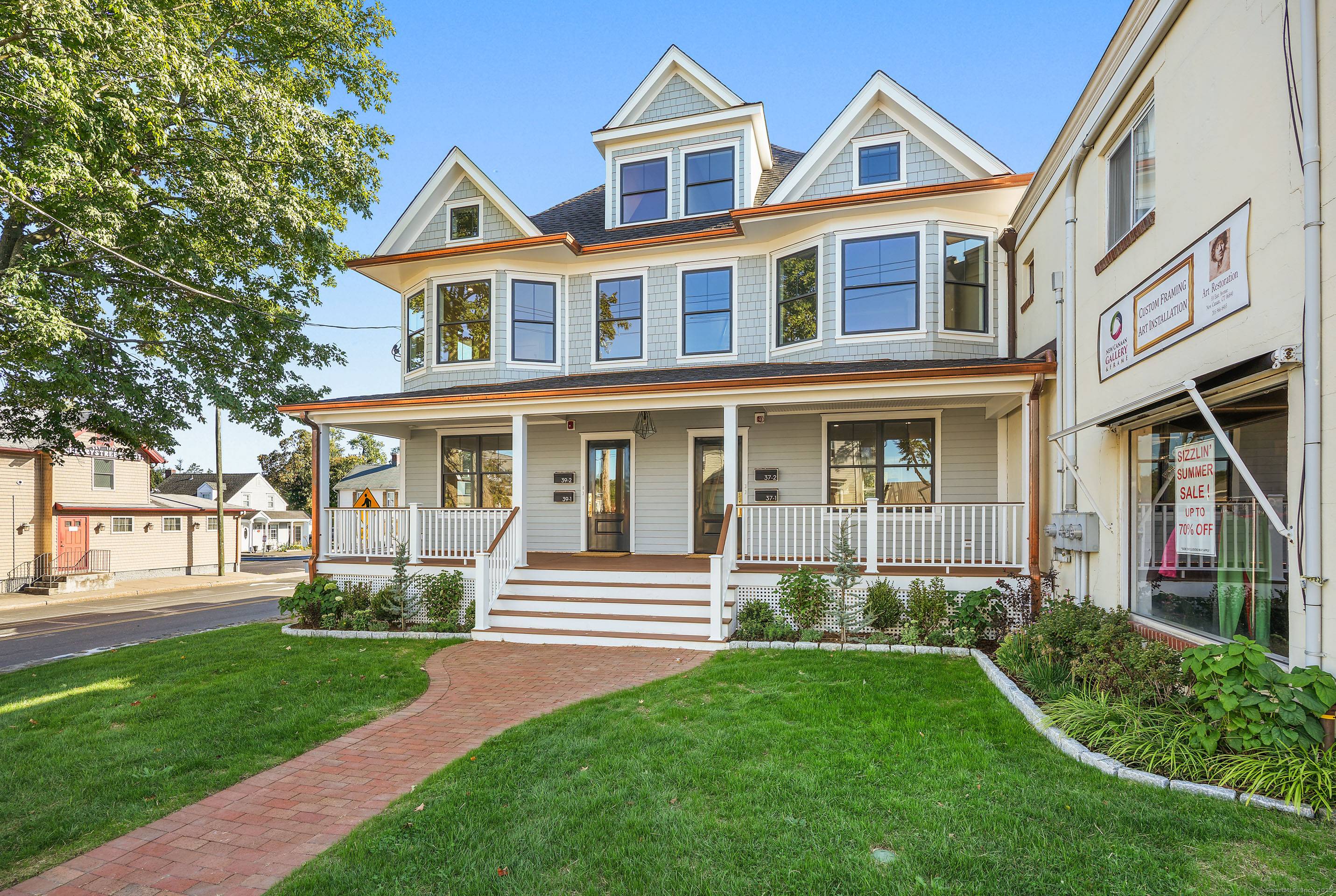 Stunning Duplex in New Canaan Experience luxury living in this newly renovated oversized two bedroom, two bath duplex, ideally situated in downtown New Canaan.