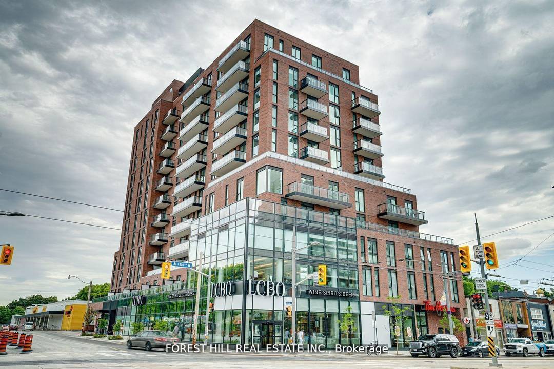 Wonderful Opportunity to LEASE a Spacious Unit in Beautiful St Clair West Neighbourhood at This Luxury 900 St Clair Condo Building.