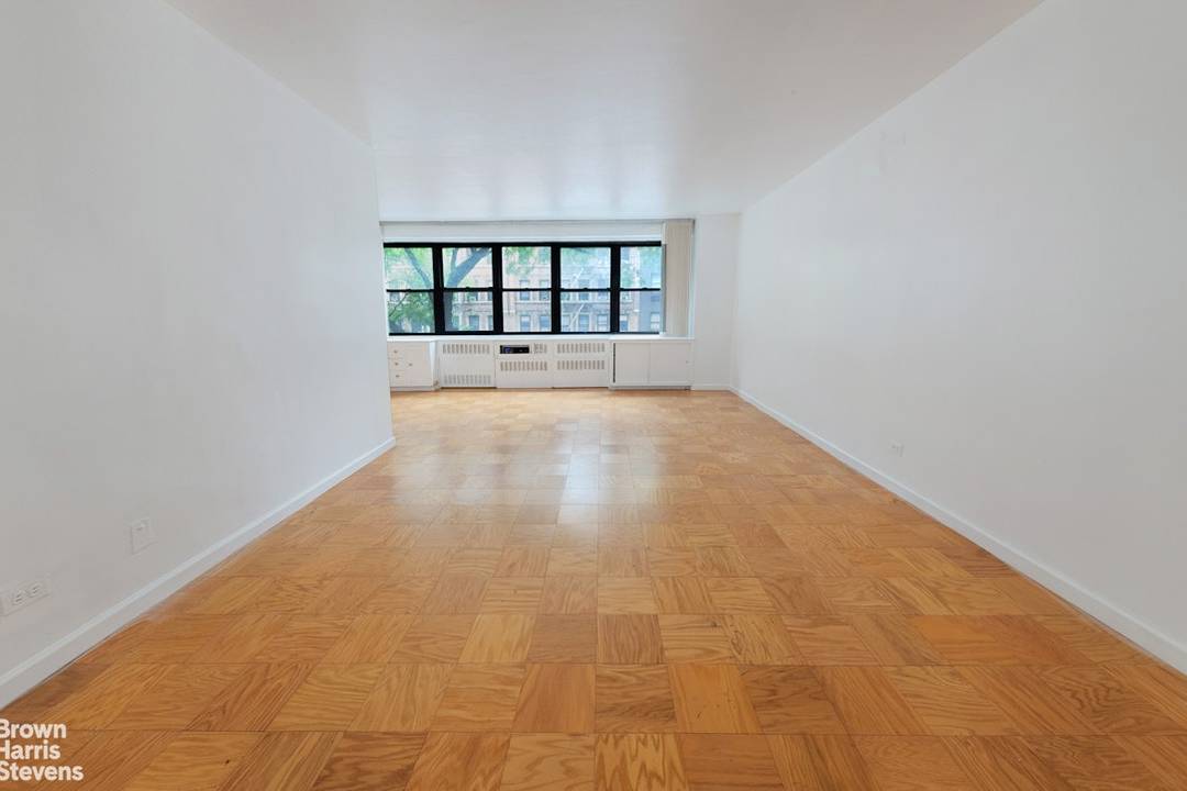 Bright Gramercy Alcove Studio with Endless Potential This oversized east facing E line alcove studio with treetop views offers a spacious sleeping alcove easily convertible into a junior one bedroom.