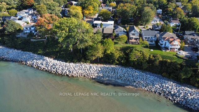 Waterfront community home with beaches, marinas, restaurants, trails, 2 schools, churches, Henley Island, this home is with in walking distance in a sought for lifestyle in Niagara.