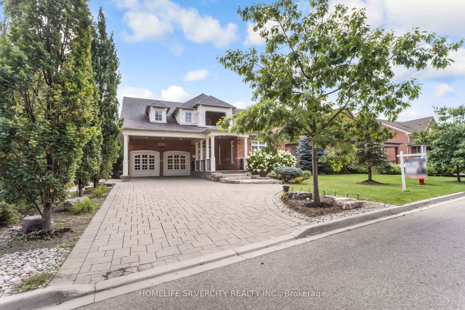 Elegant detached home in prestigious Streetsville glen.
