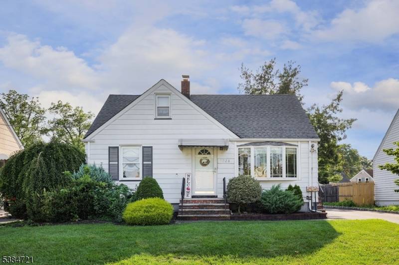 Charming, Move In Ready Home in Prime Rahway Location !