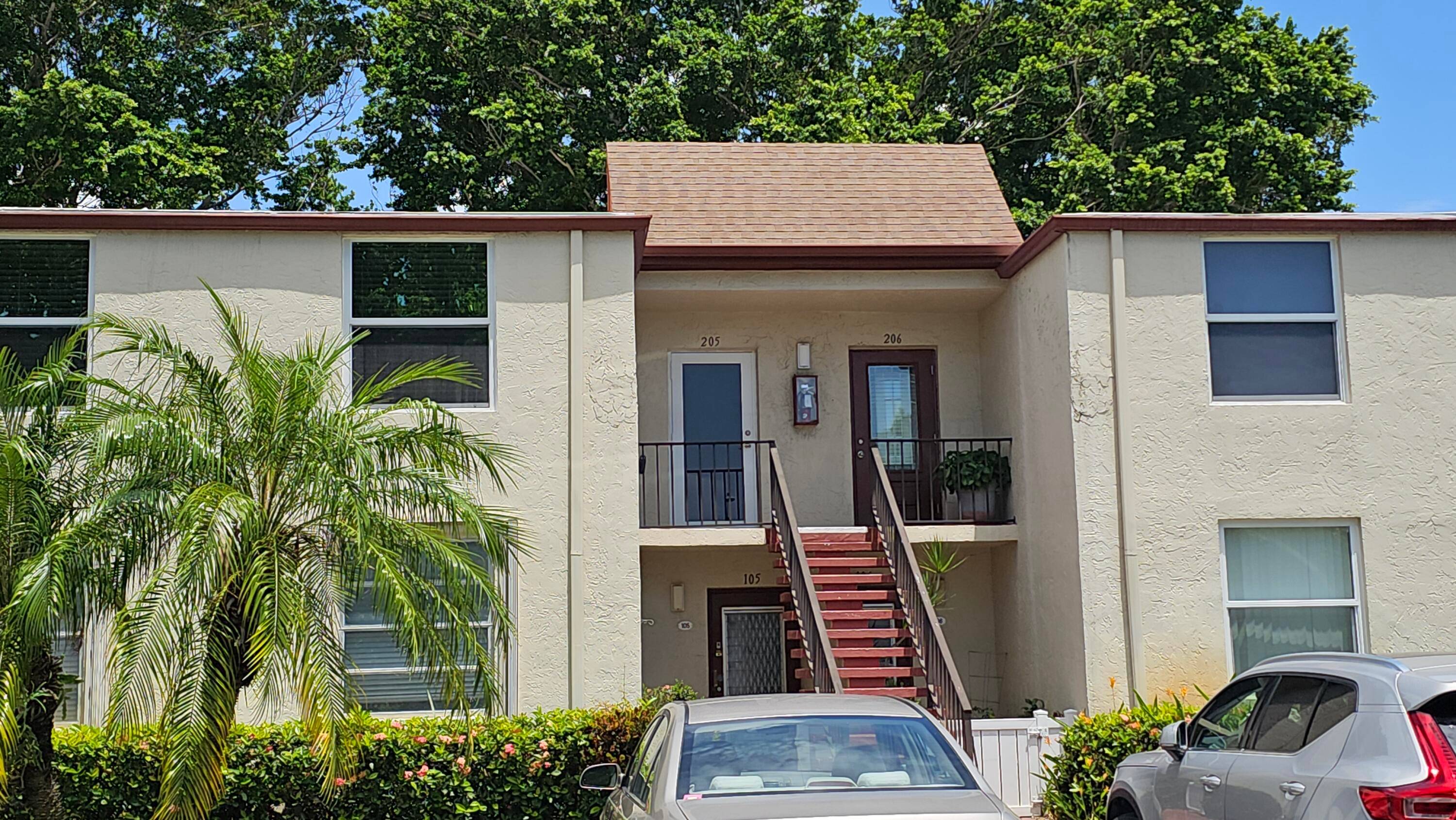 Updated 2 Bed, 2 Bath Condo in Prime Delray Beach Location this beautifully updated condo is nestled in the heart of Delray Beach one of South Florida's most desirable communities.