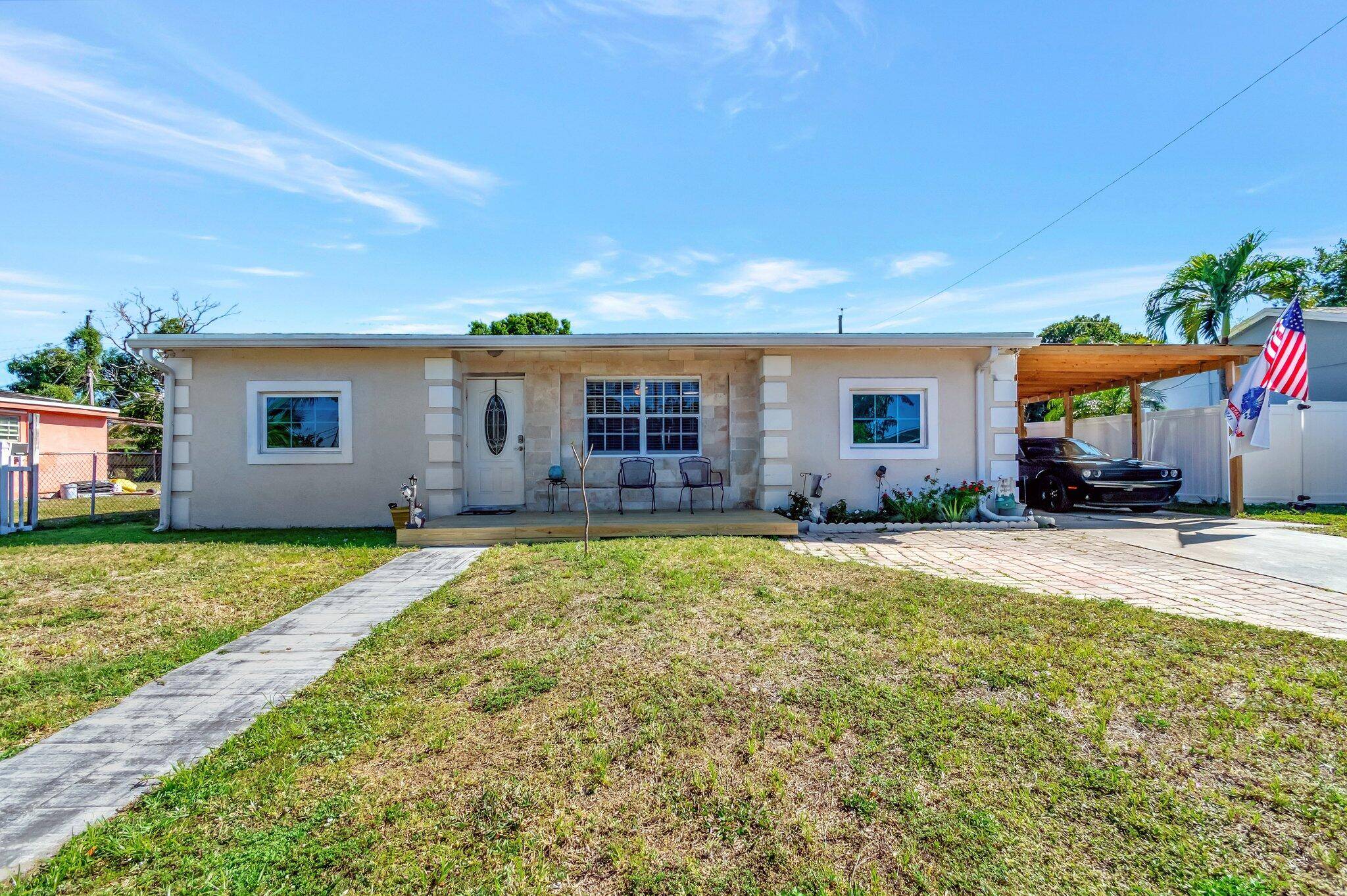 Charming 3 bed, 2 bath CBS home in Lake Worth's Seminole Manor !