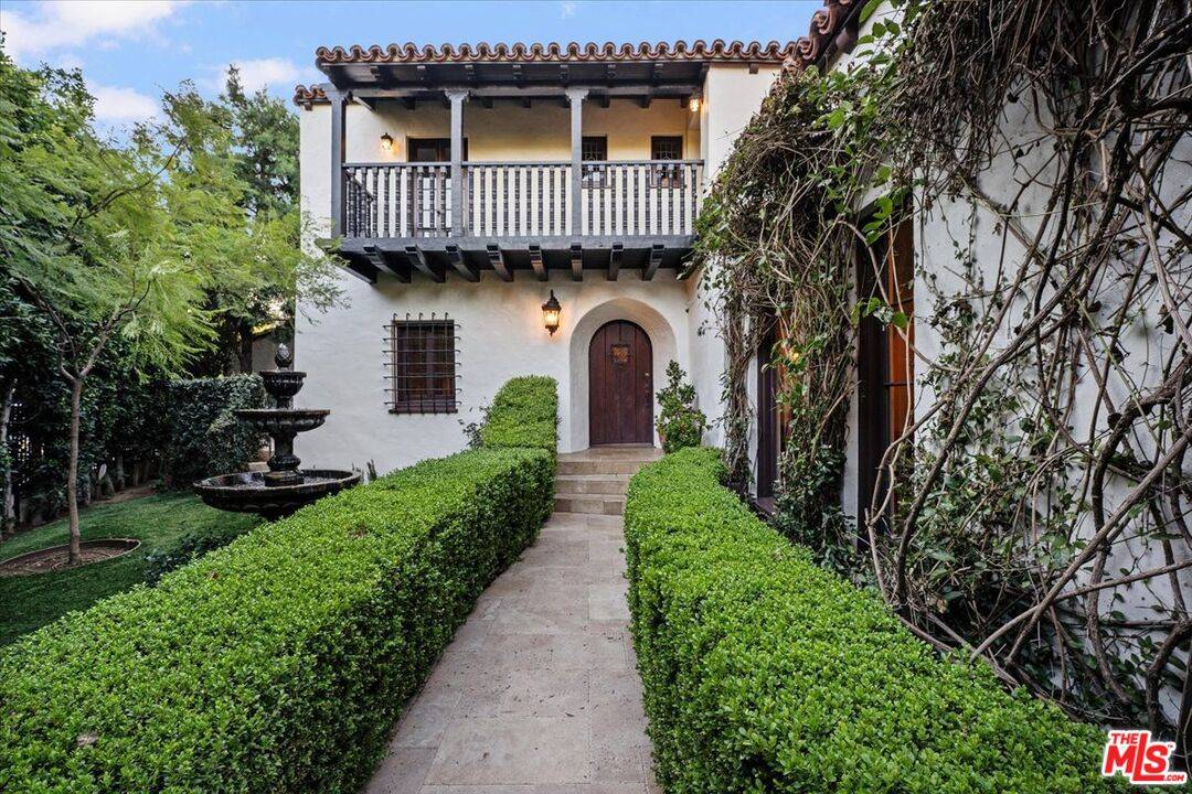 1901   El Cerrito Pl 4BR Hollywood Hills East La