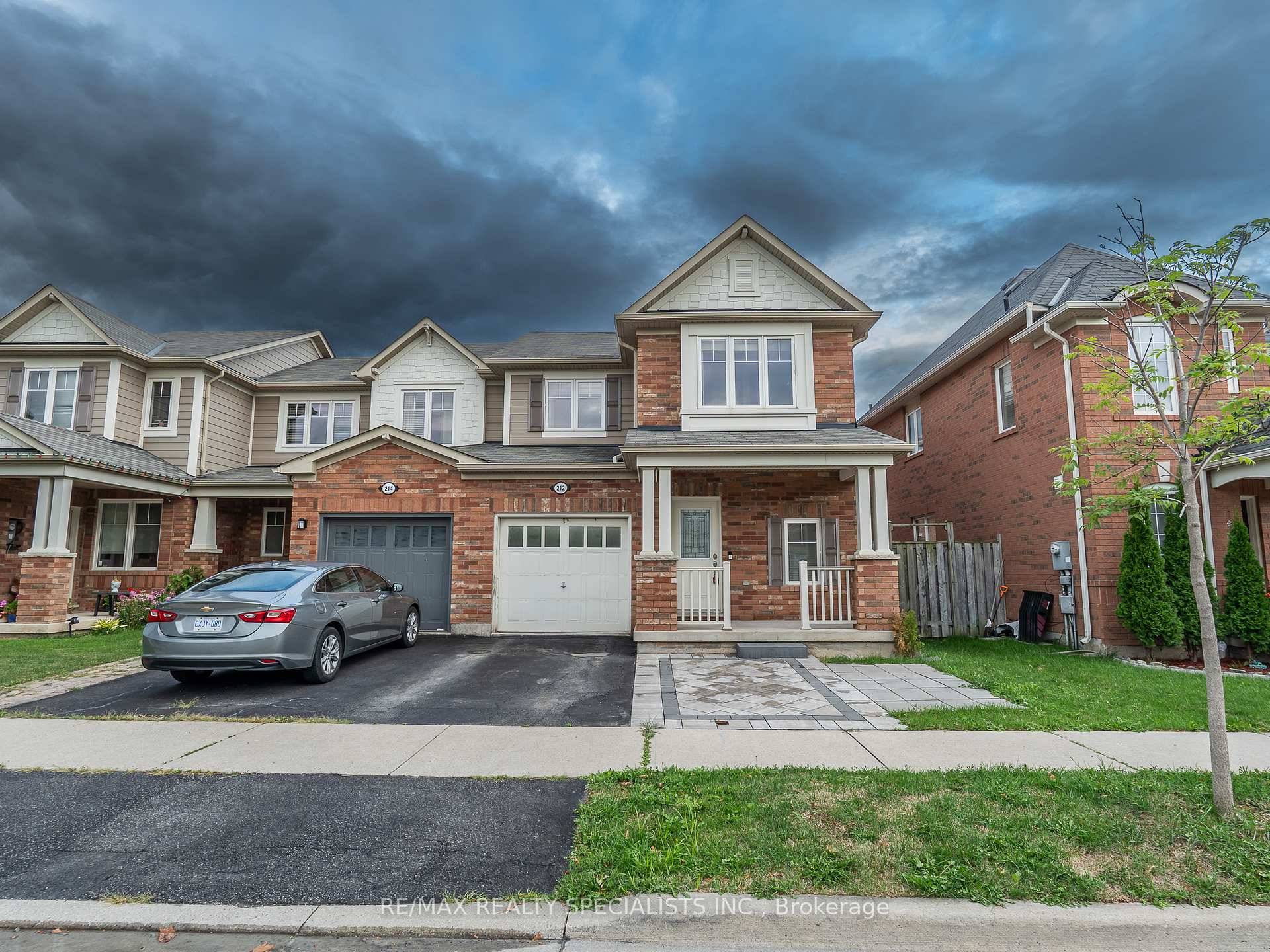 Stunning Open Concept End Unit Freehold 3 Bedroom Mattamy Home.