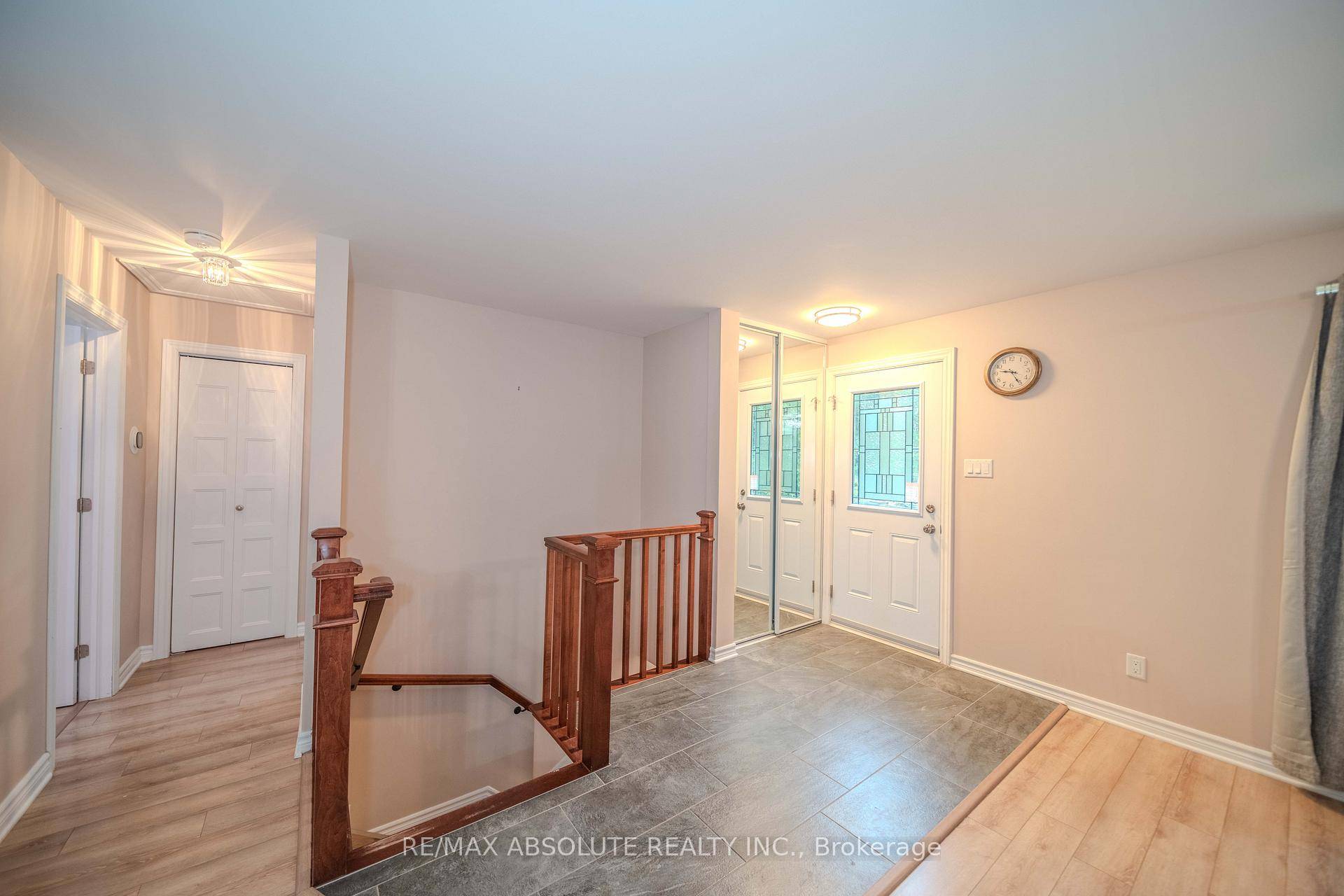 Welcome to 1127 Rollin ! Nestled in the quiet countryside of Saint Pascal Baylon, this charming 2 bedroom, 2 bath bungalow offers cozy country living with a modern touch.