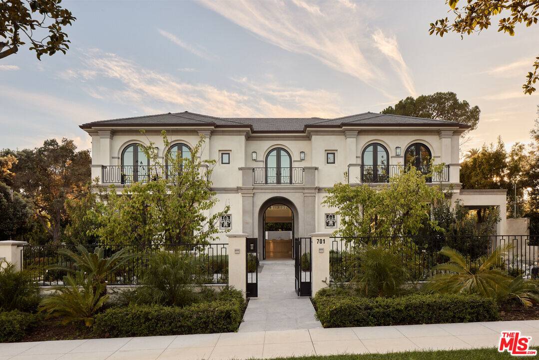 701  N Camden Dr 6BR Beverly Hills Post Office | B.H.P.O. La