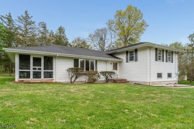 Exceptional location spacious floorplan on a beautiful level lot in the Foothill Rd section of Bridgewater.