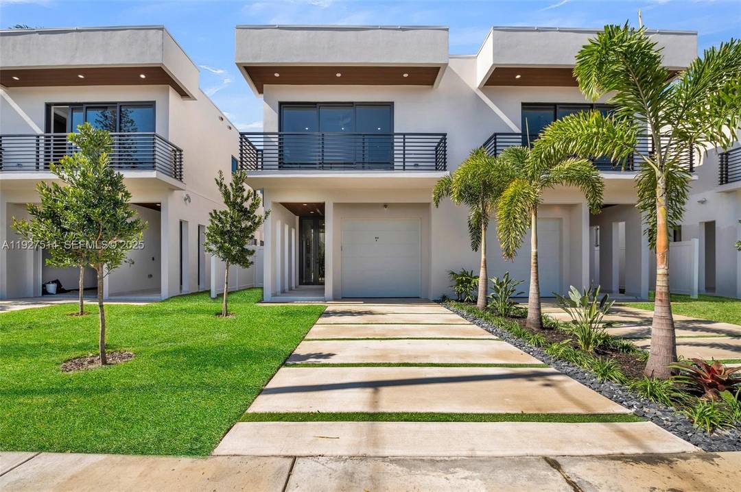 Welcome to ONE PALM, Victoria Park s newest ultra exclusive boutique enclave of only 12 luxury townhomes, perfectly positioned in the heart of Fort Lauderdale.