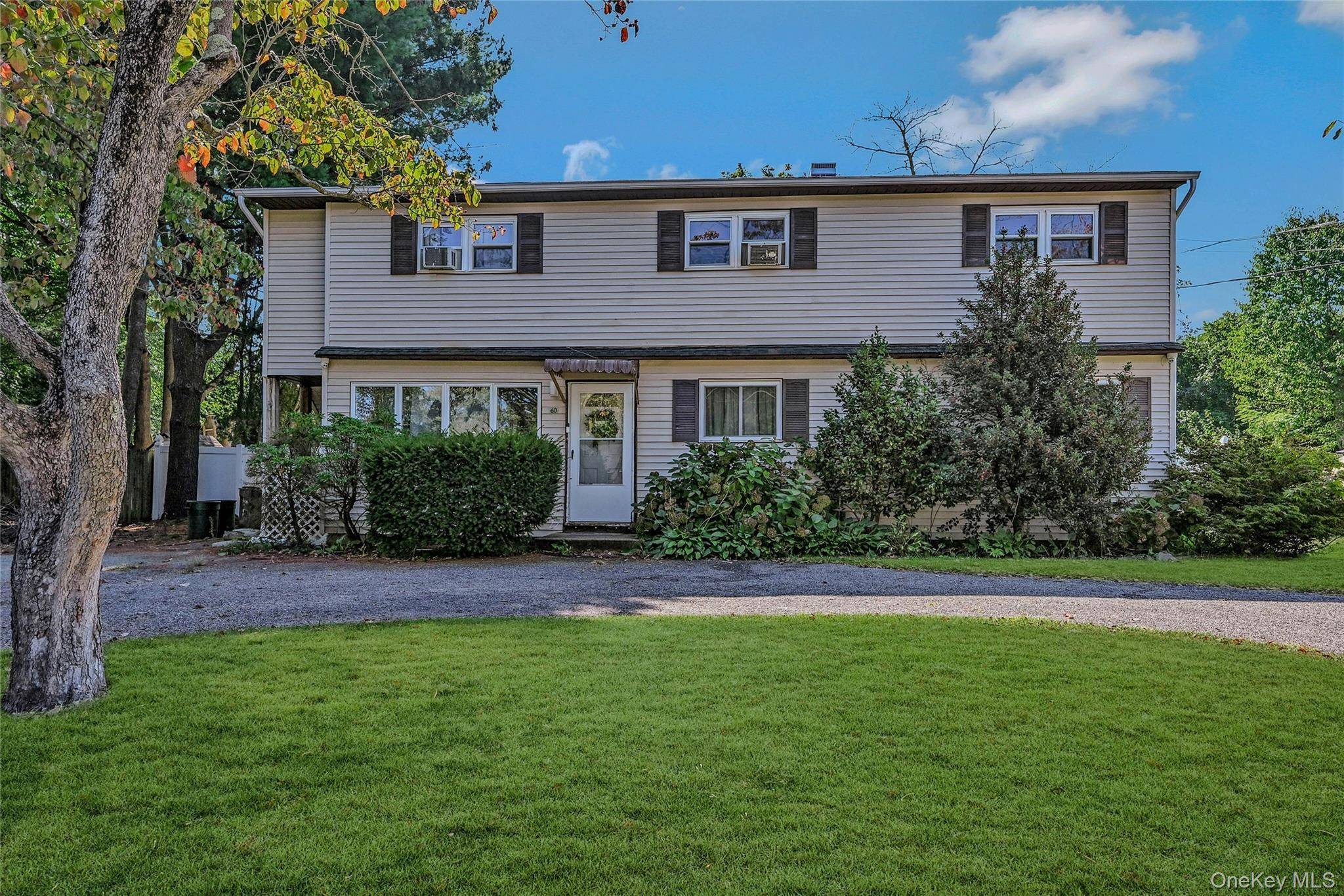 OPEN HOUSE CANCELLED TODAY 10 12 This generously sized single family residence offers a unique and flexible layout, currently configured with two separate living areas each featuring 3 bedrooms and ...