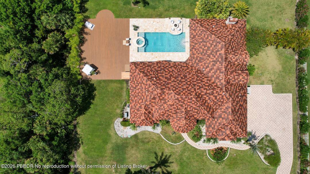 Rare Vero Beach acreage estate featuring 4.