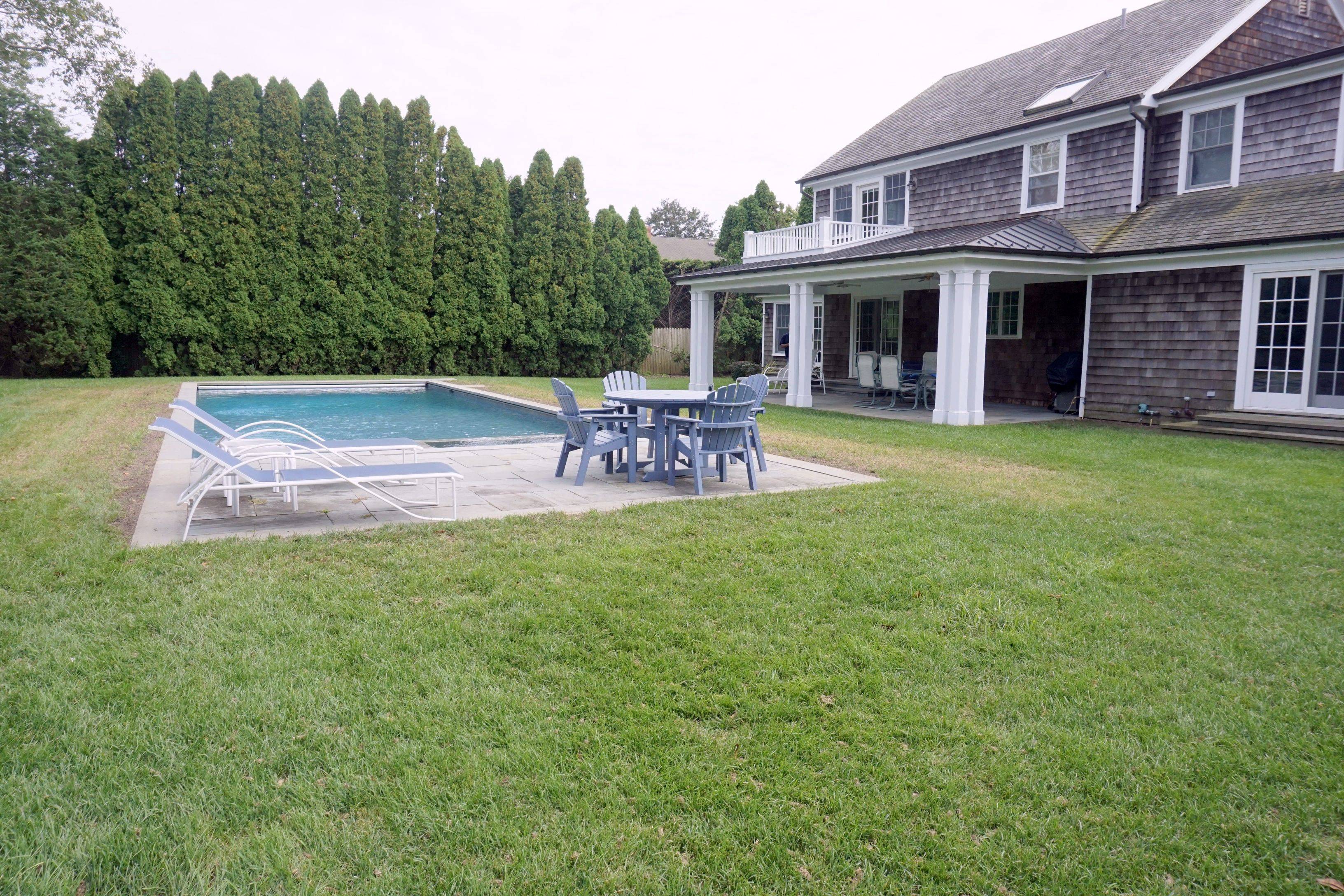Traditional Style Home - 4 Bedrooms, 3.5 Baths With Pool