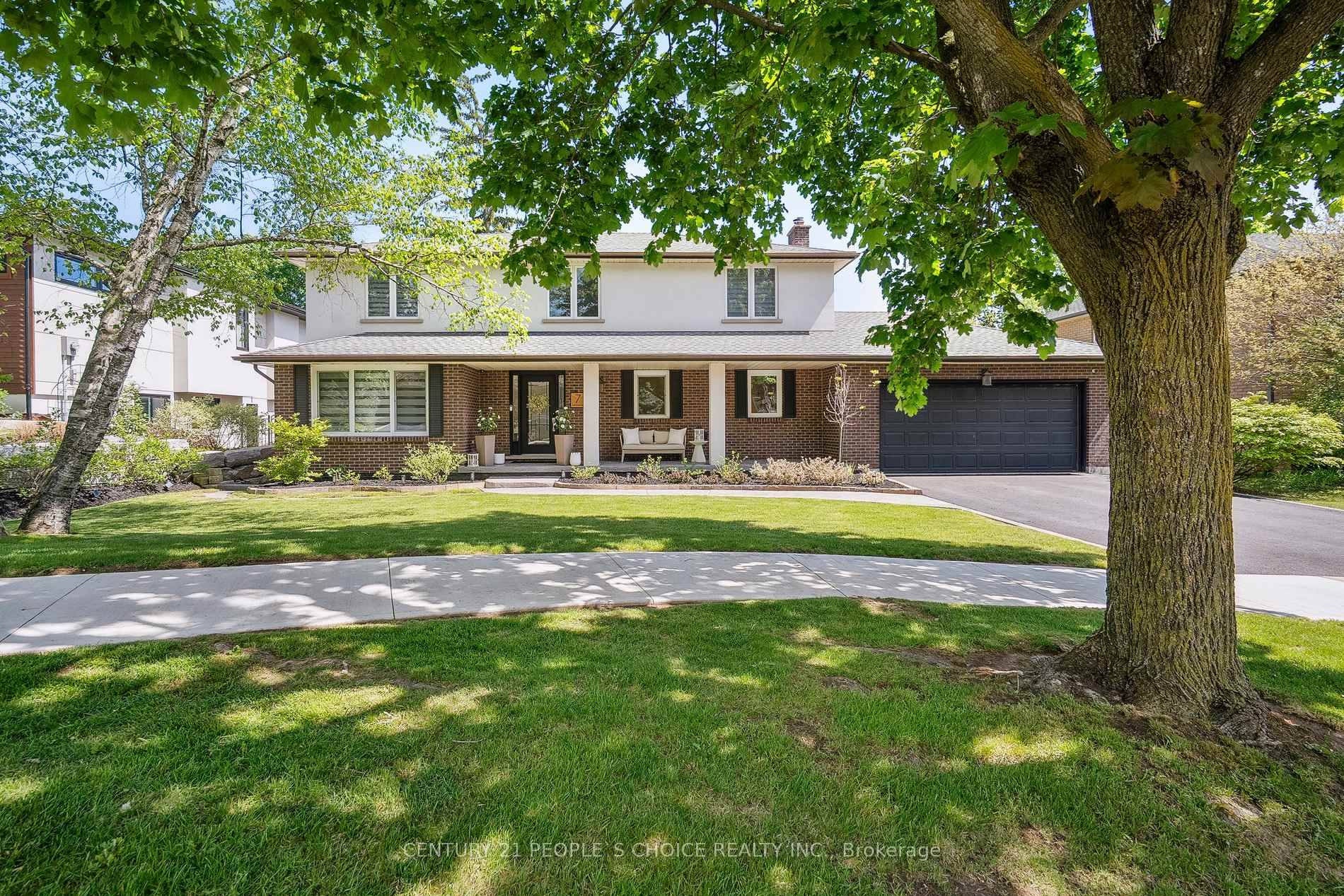 Welcome to 7 Carl Crescent, your perfect blend of design, comfort, and function on one Waterdown's most desirable streets.