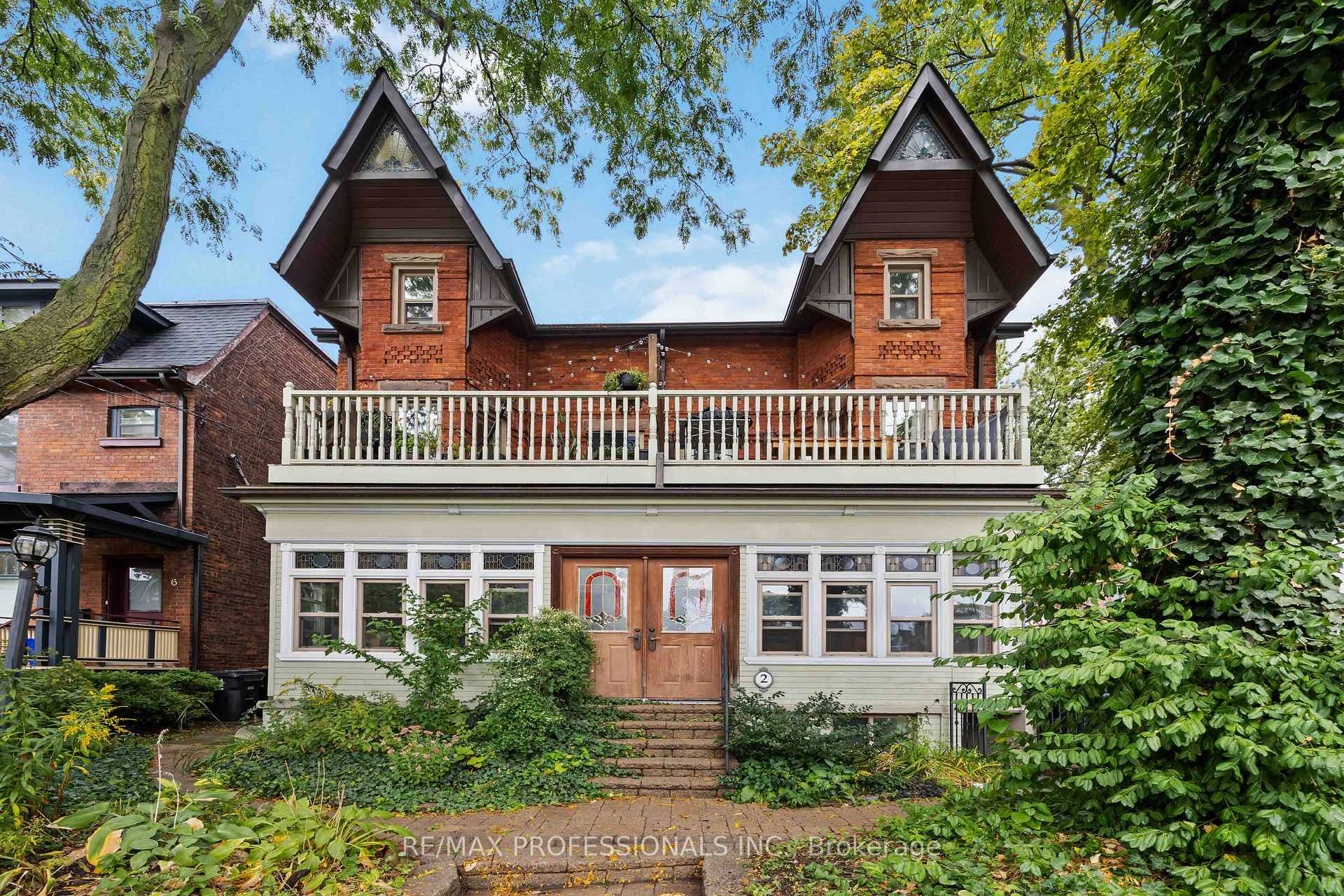 Welcome to Little Portugal Living !