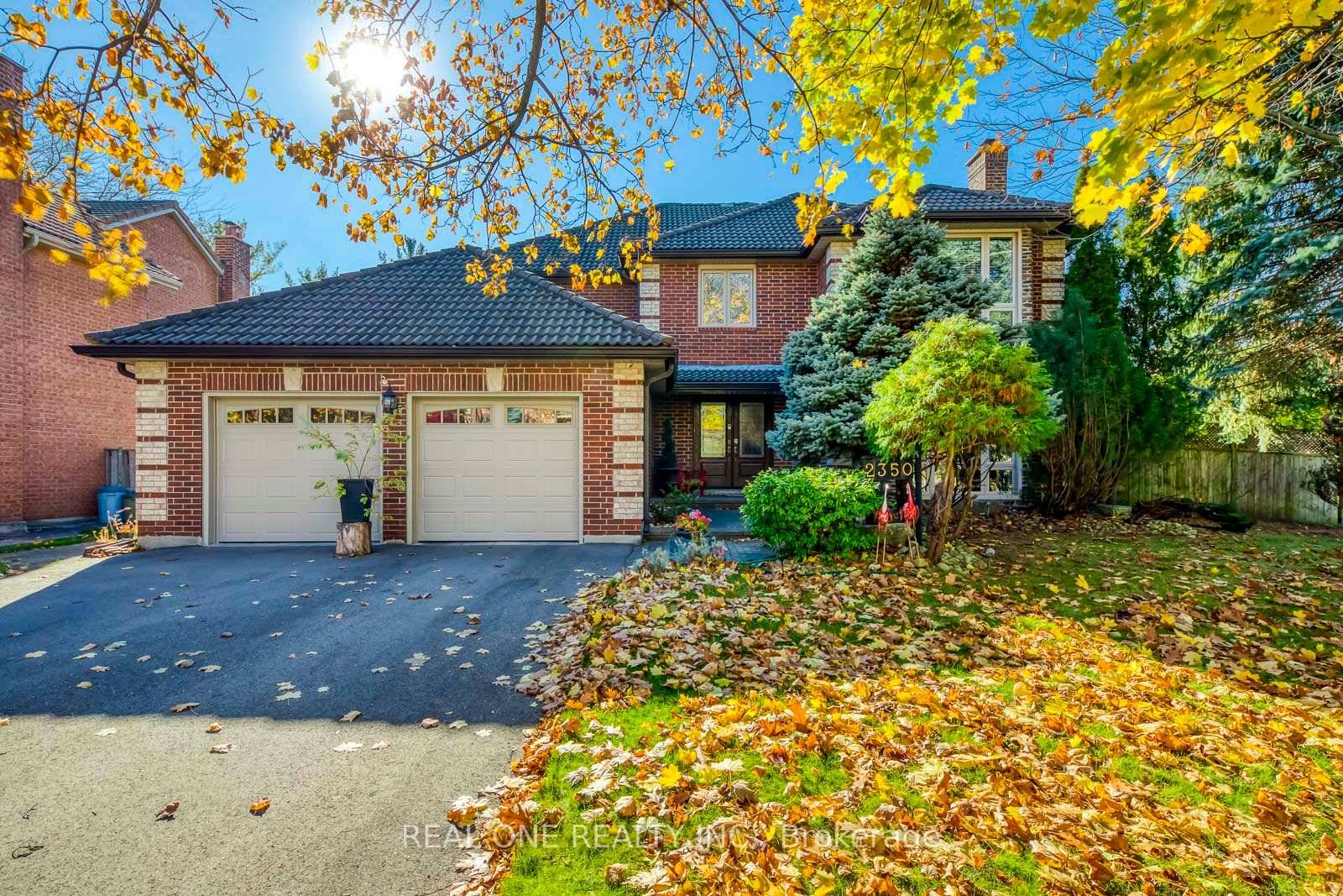 Welcome to 2350 Deer Run Avenue, a Perfect Home for Entertainers with a Huge Swimming pool and a Bright sunroom in prestigious South East Oakville.