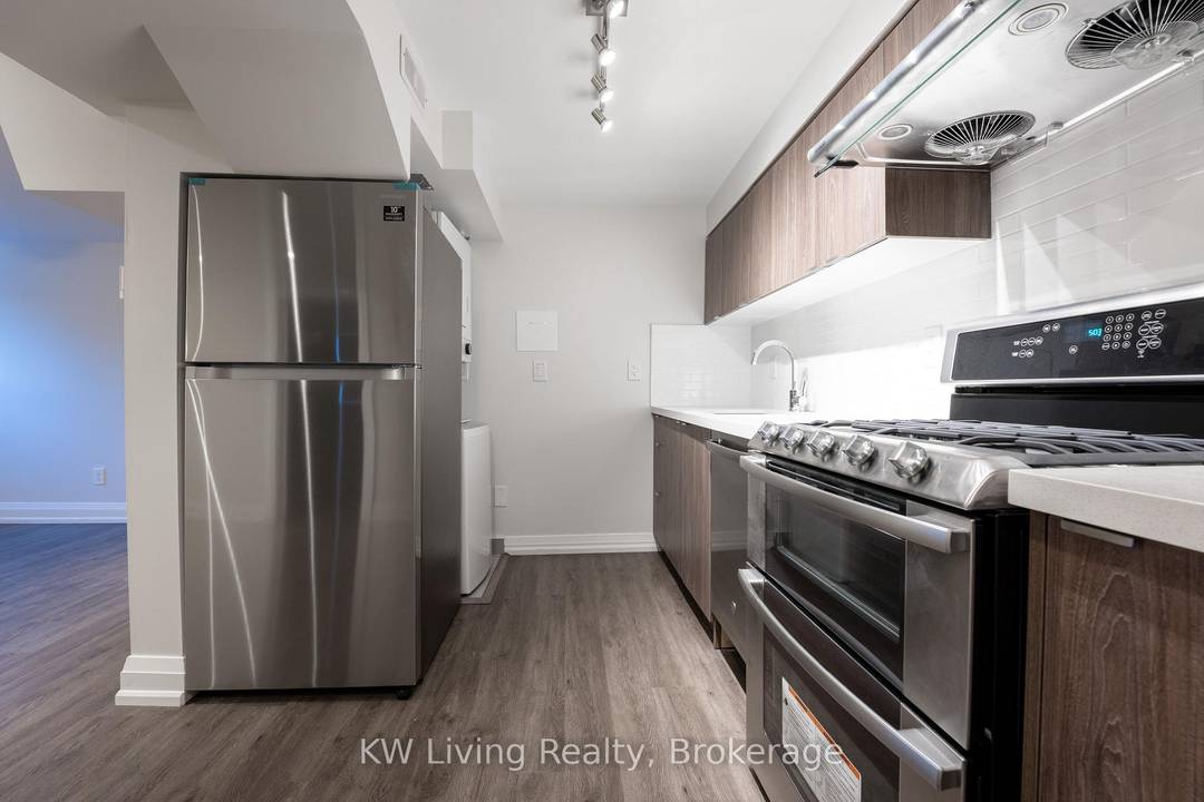 Welcome to this bright and beautifully renovated 917 sq.