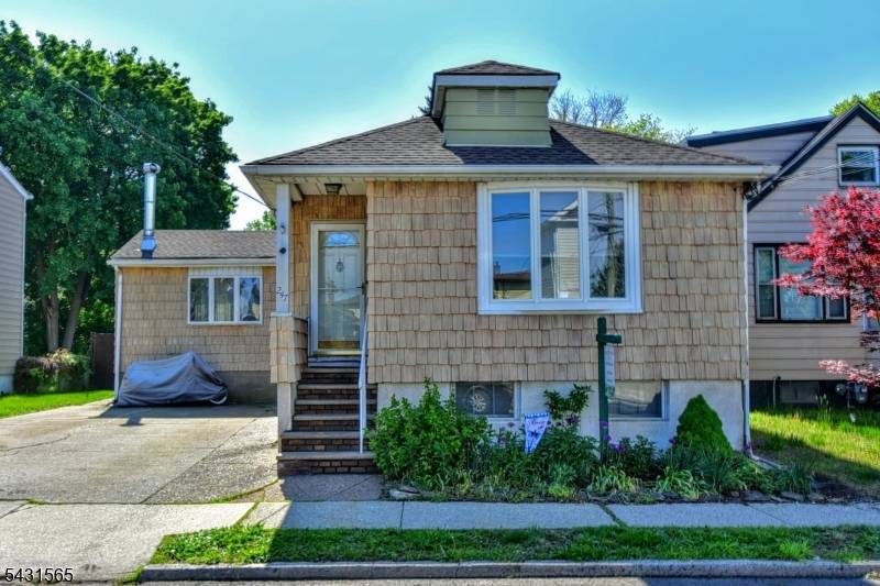 Excellent investment or owner occupant opportunity !