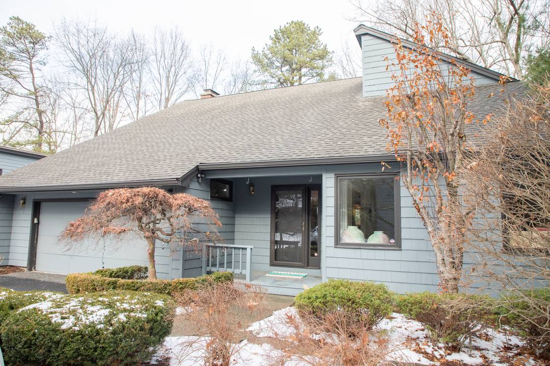 Rare to find this HUGE beautifully updated townhouse.