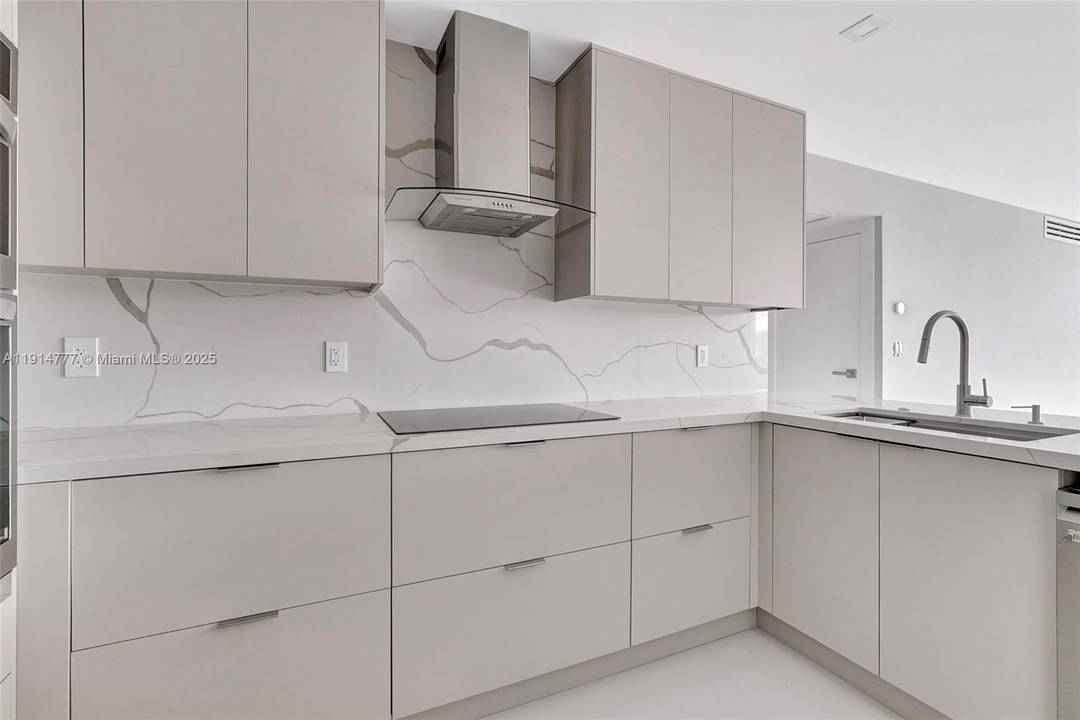 This stunning redesigned, rarely available, corner unit floats above the Turnberry Golf Course and displays matchless viws of the ocean and coastal skyline.