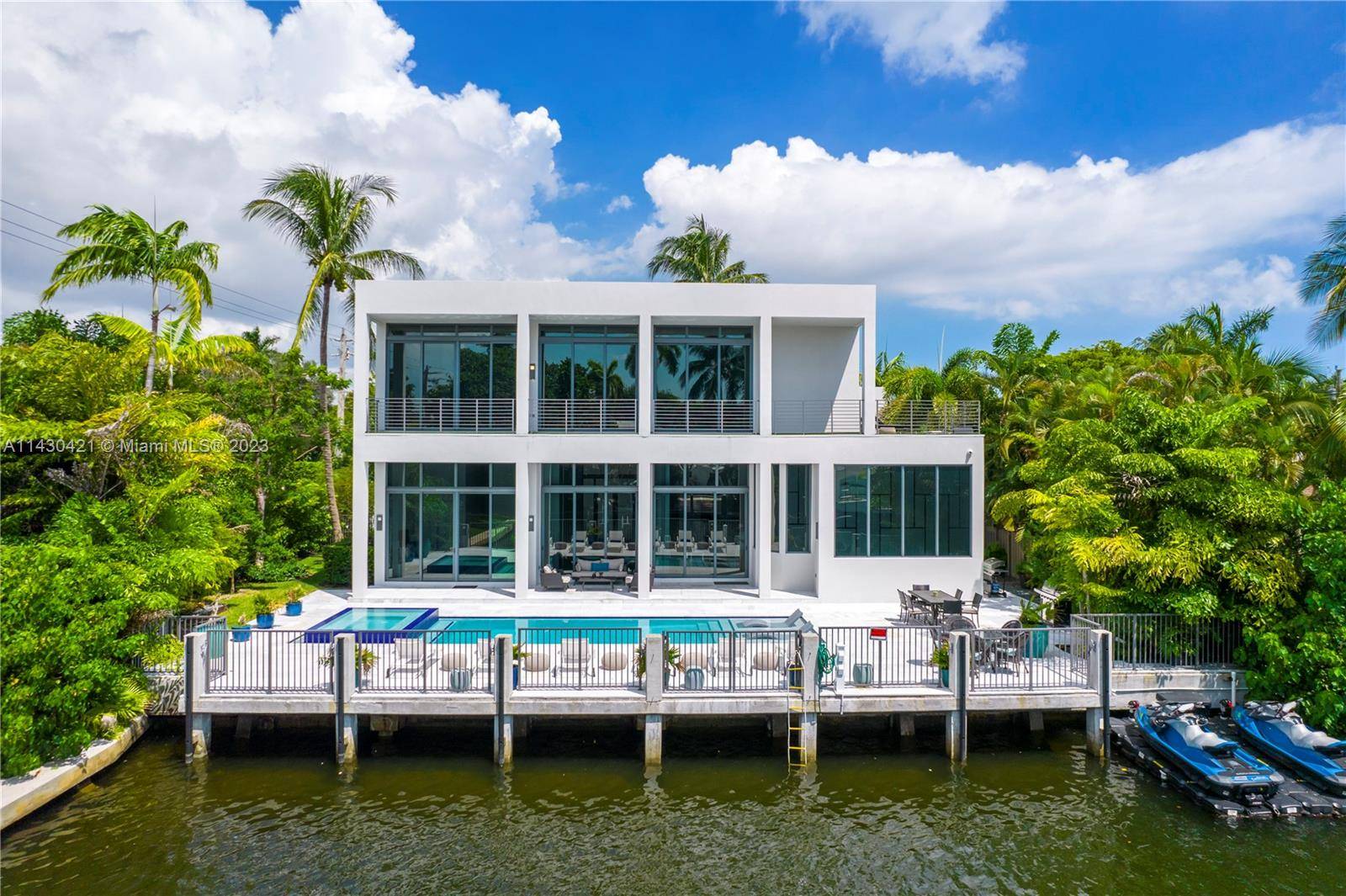 IMPRESSIVE WATERFRONT HOME IN CORAL RIDGE.