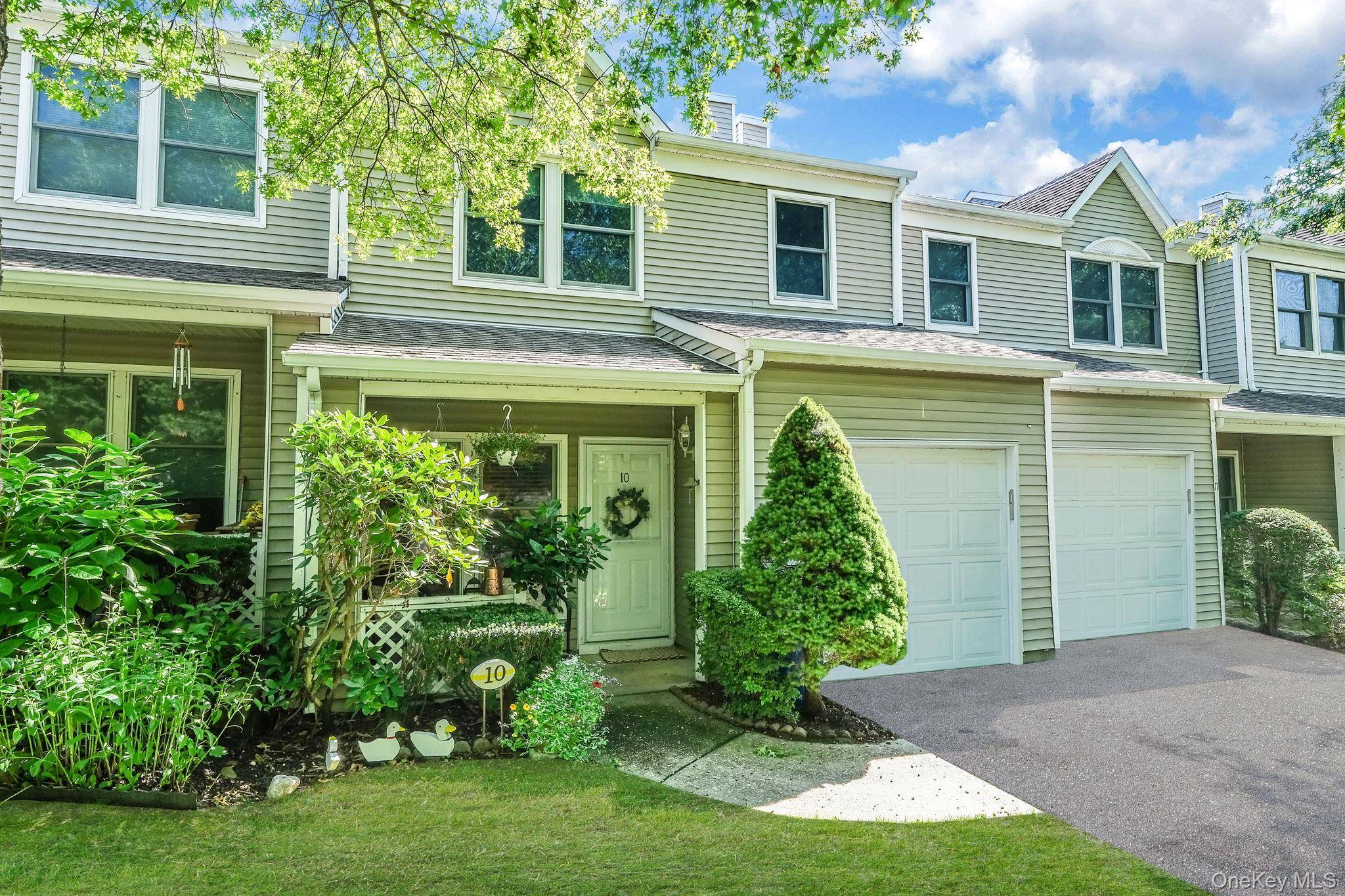 Welcome to this beautifully maintained 2 bedroom, 2.