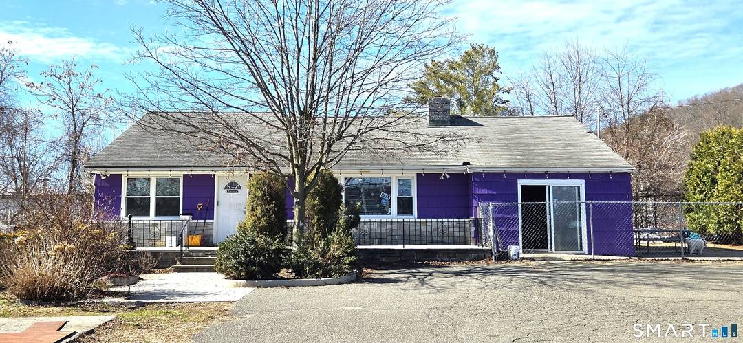 Prime commercial opportunity in the highly active Mill Plain corridor in Danbury.