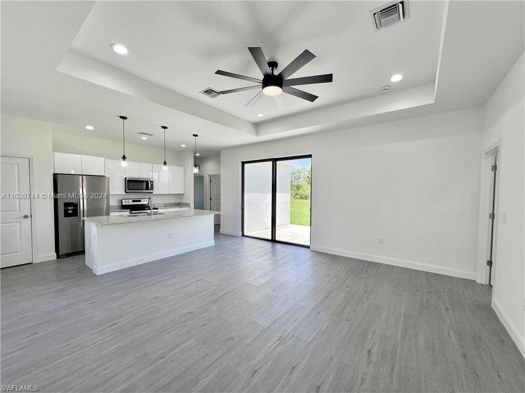 Beautiful brand new construction !