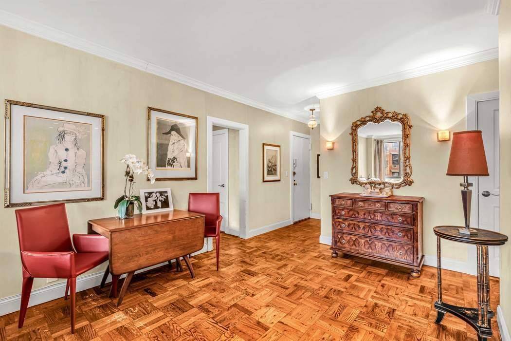 Welcome to 300 East 74th Street, a premier full service residence offering luxury and convenience in Manhattan s coveted Upper East Side.