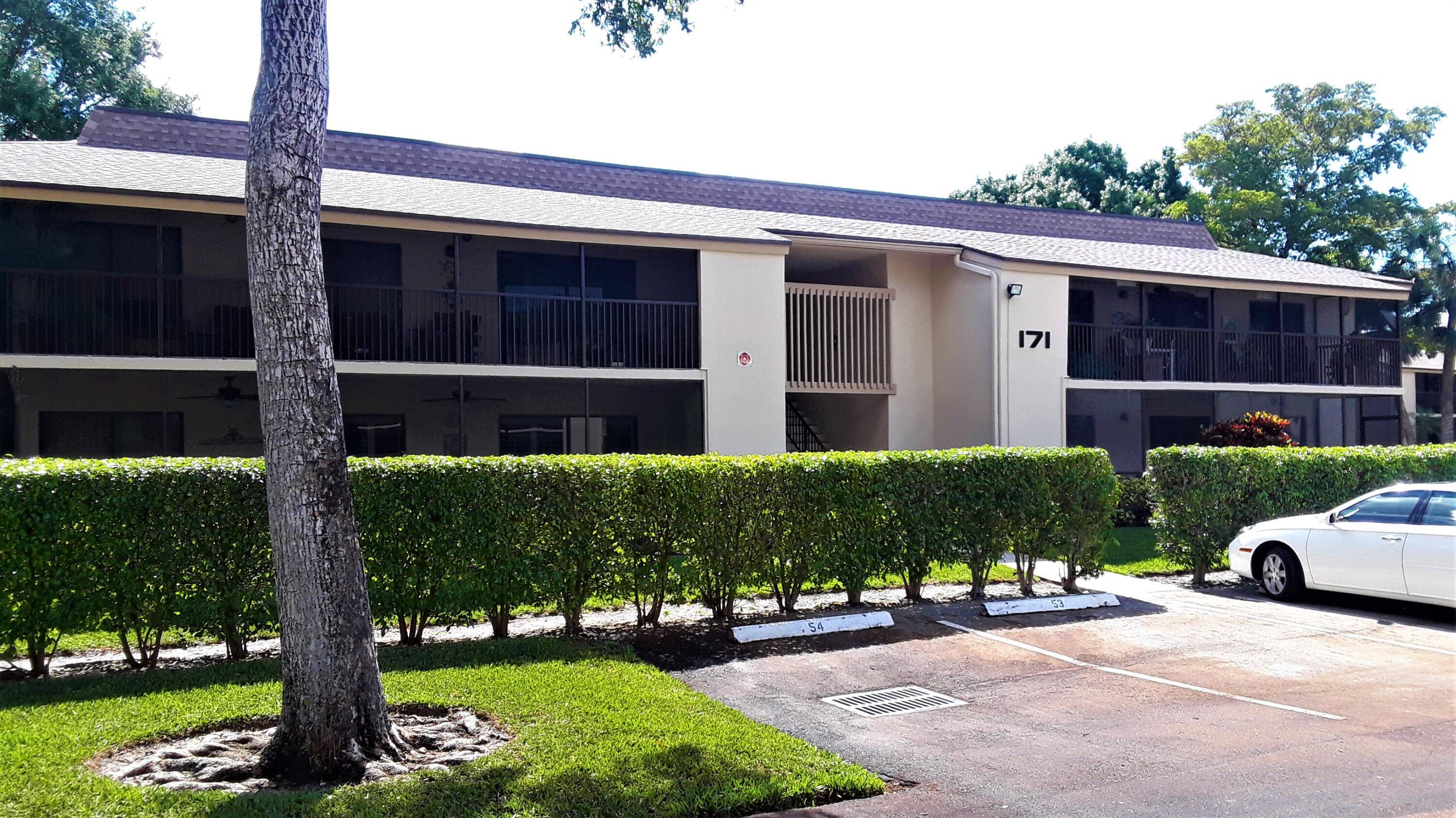 Freshly painted, newly remodeled bathrooms, tiled living area, vinyl planking in bedrooms, fully furnished 2 2 with an oversized covered screened terrace.