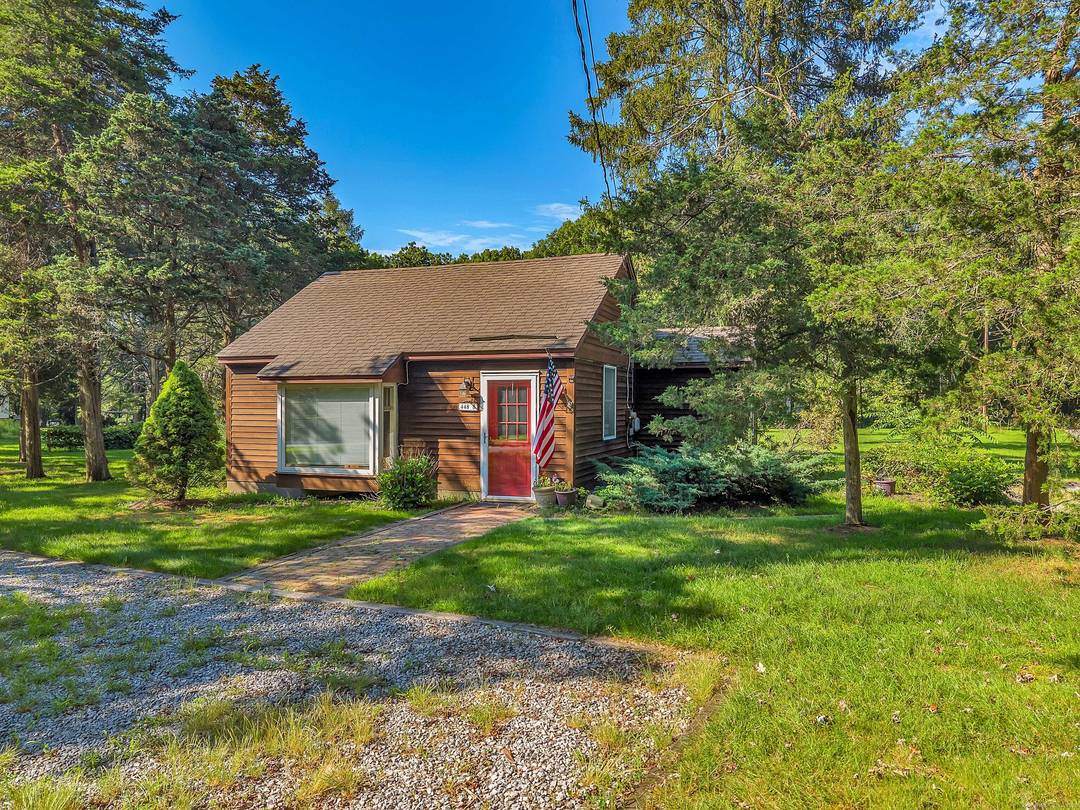 Two houses on this exceptional 3.