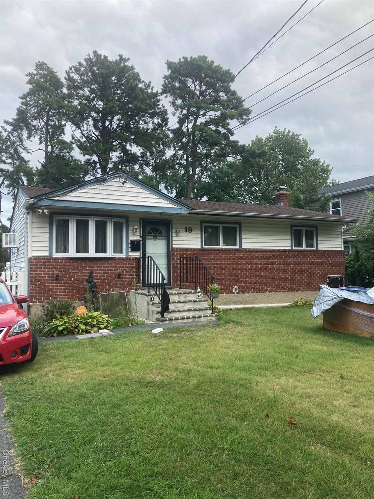 This 3 bedroom, 2 bathroom ranch style home offers a fantastic opportunity to create the space you've been looking for.