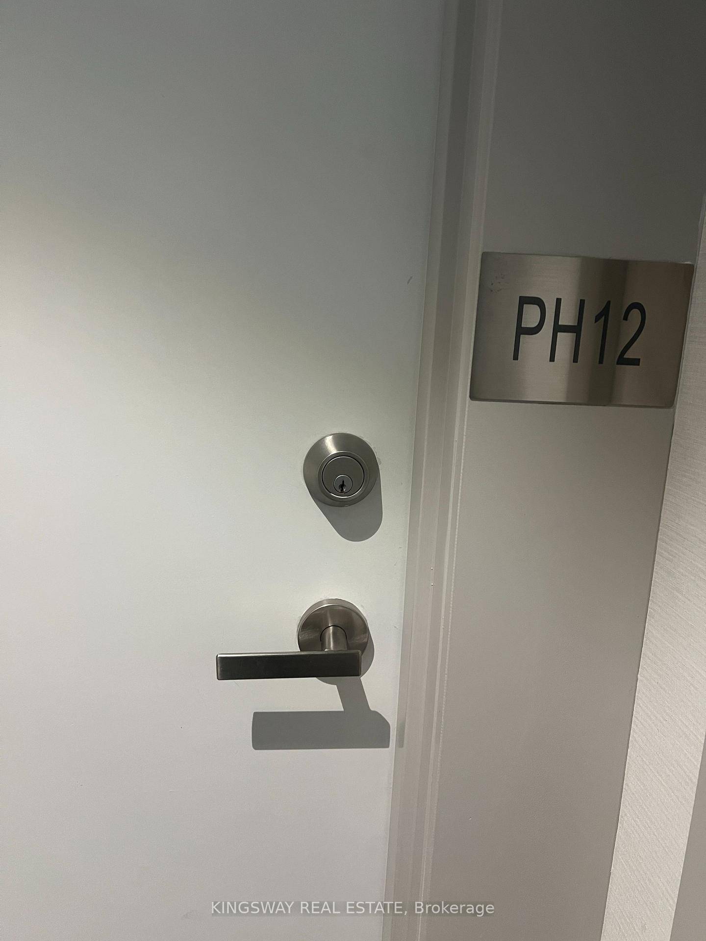 A Must see 2 BED 2 BATH rare corner PENT HOUSE UNIT !