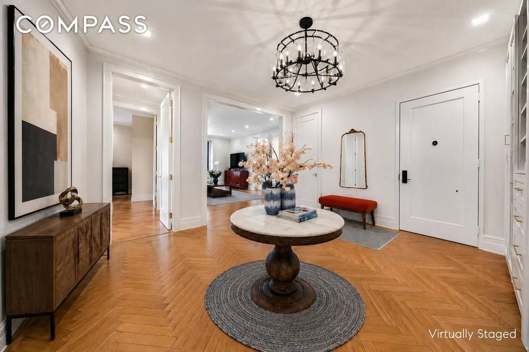 Rare Spring Offering Classic Seven Pre War Condo This coveted high floor 4 bedroom corner residence is move in ready and offers 2, 290 square feet of refined living space, ...