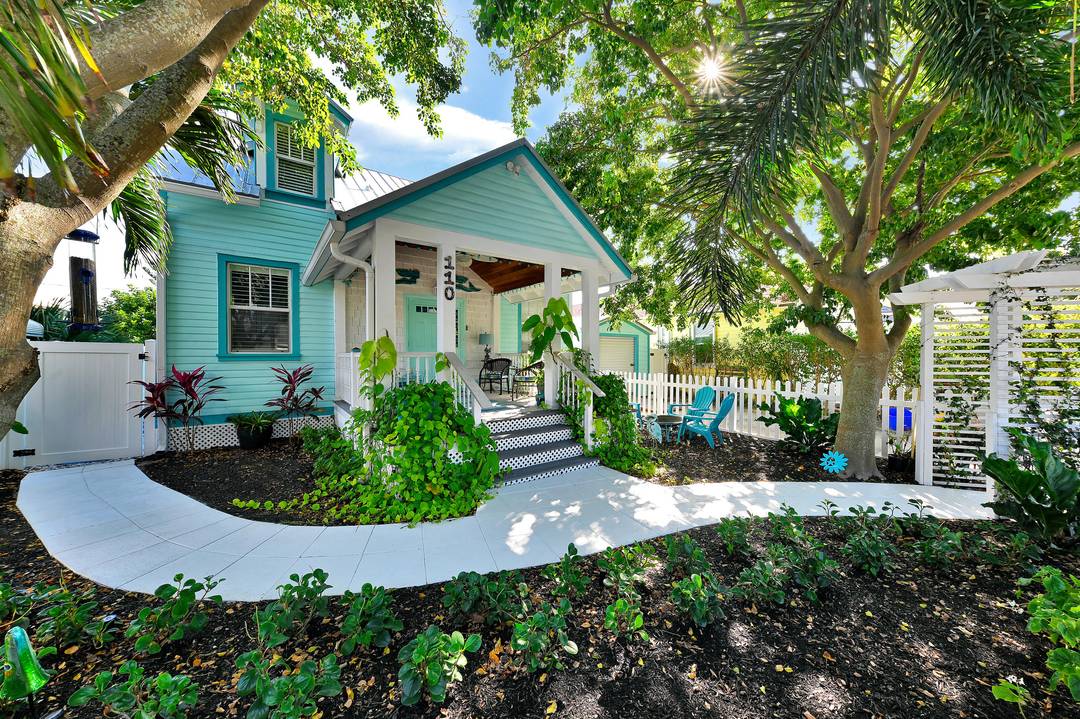This house is historic house built in 1925 Key West Style Cottage and has been beautifully renovated and decorated to perfection.
